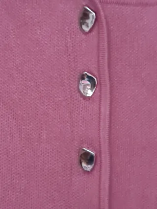 Chaleco de punto Zara rosa empolvado botones joya