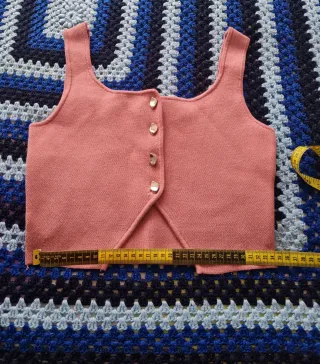 Chaleco de punto Zara rosa empolvado botones joya