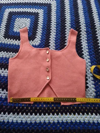 Chaleco de punto Zara rosa empolvado botones joya