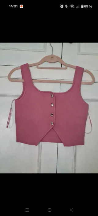 Chaleco de punto Zara rosa empolvado botones joya