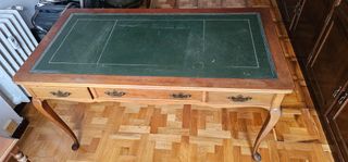 Escritorio clásico de madera y piel,con silla a ju