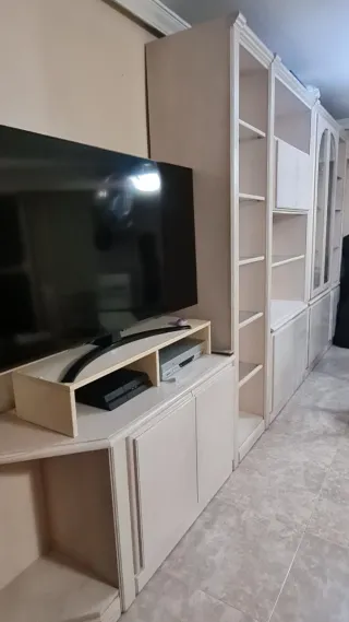 Muebles comedor, mesa ovalada de cristal y sillas