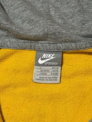 Sudadera Nike con capucha amarilla