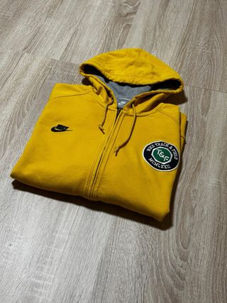Sudadera Nike con capucha amarilla