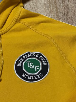 Sudadera Nike con capucha amarilla