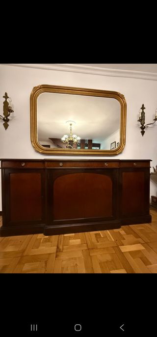 Espejo de salón grande dorado