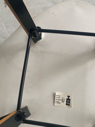 4 sillas de comedor. Plástico y Madera