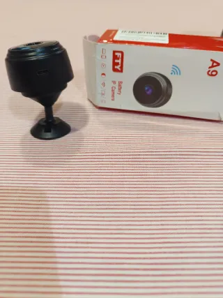 Cámara de seguridad negra