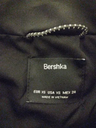 Abrigo Bershka negro talla XS Impecable