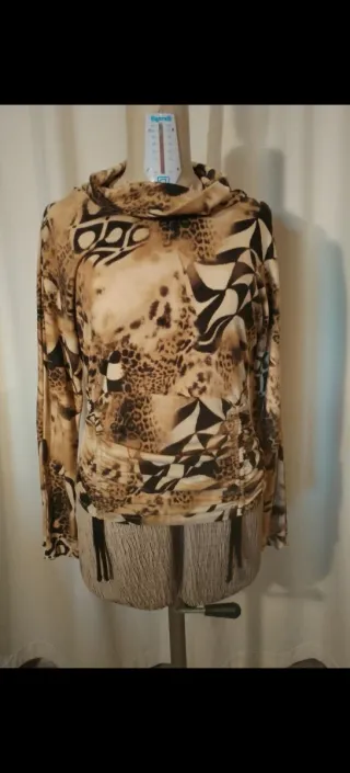 Maglia con collo ad anello