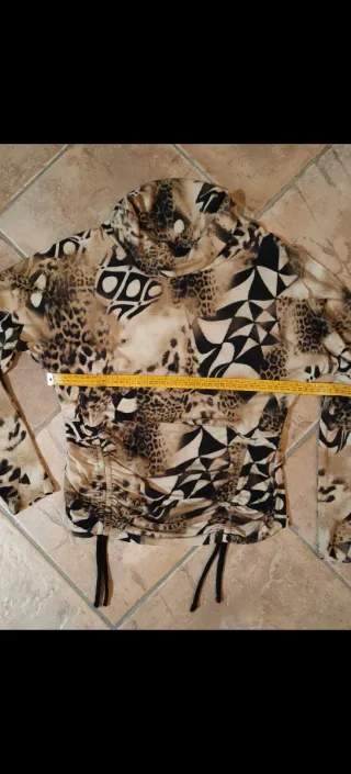 Maglia con collo ad anello
