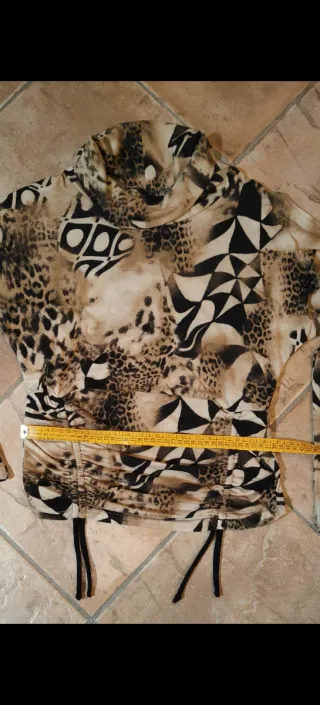 Maglia con collo ad anello