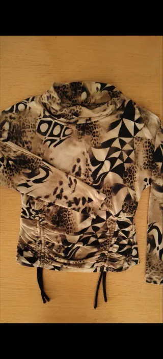 Maglia con collo ad anello