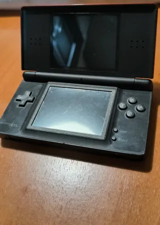 Nintendo DS Lite decorada con diamantes