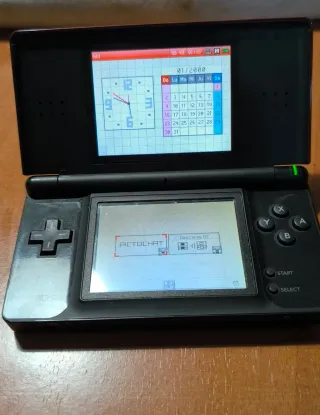 Nintendo DS Lite decorada con diamantes