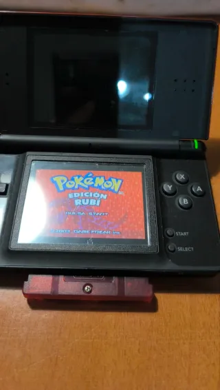 Nintendo DS Lite decorada con diamantes