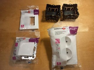 Lote Enchufe doble e Interruptor Lexman con caja
