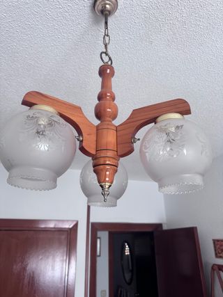 Lámpara de techo de madera y cristal