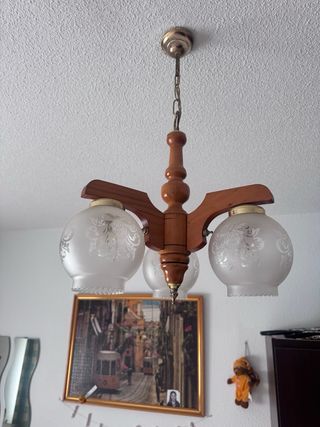 Lámpara de techo de madera y cristal