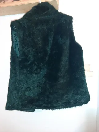 Chaquetón pelo sin mangas verde