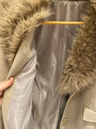 Abrigo con lana solapada efecto pelo cinturon