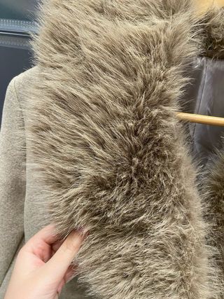 Abrigo con lana solapada efecto pelo cinturon