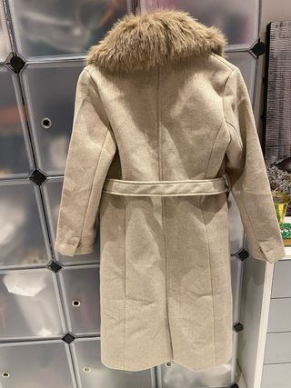 Abrigo con lana solapada efecto pelo cinturon