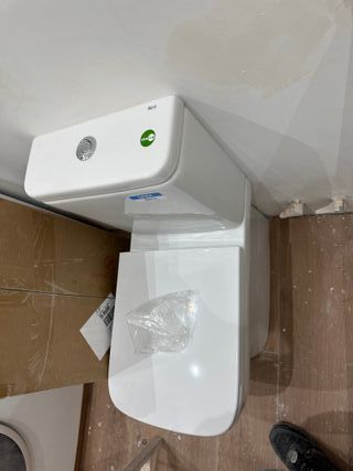 Fontanero ,  cambio de flotador y descargador.