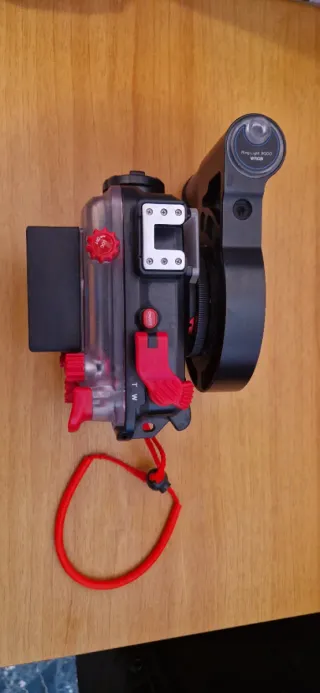 Olympus TG-6 + carcasa PT-059 + luz Weefine