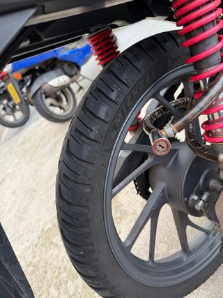 Honda CB125F Blanca y Roja ITV al dia