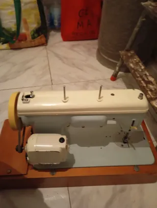 Máquina de coser Sigma antigua