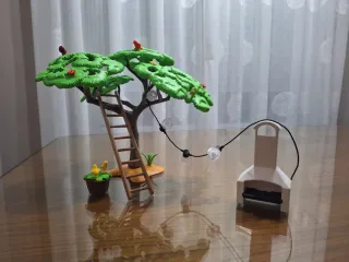 Árbol de juguete con accesorios