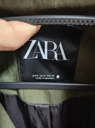 Gabardina Zara verde mujer