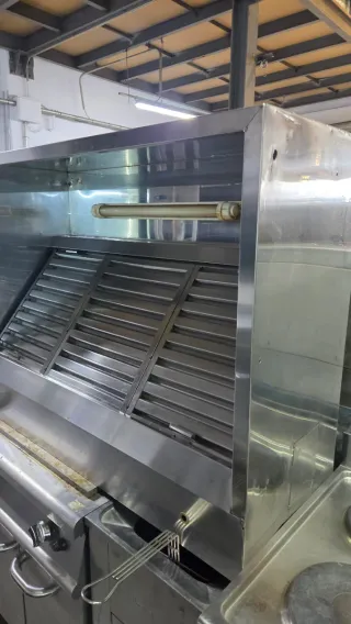 Campana extractora con motor