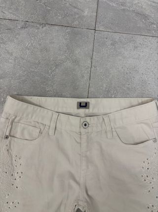 Pantalones blancos con bordado