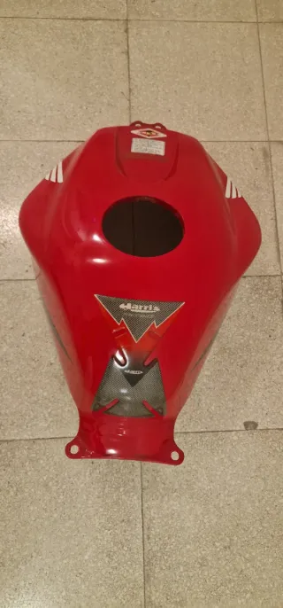 Tapa depósito Honda CBR 600 RR Roja 2005 pc37