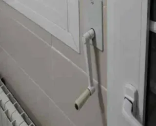 Arreglo persianas de manivela.