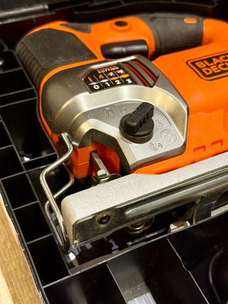 Sierra de calar Black+Decker 650W