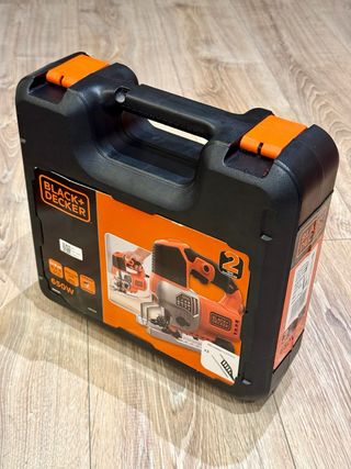 Sierra de calar Black+Decker 650W