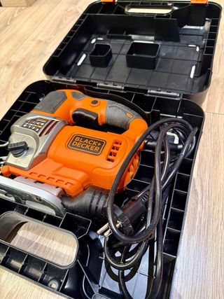 Sierra de calar Black+Decker 650W