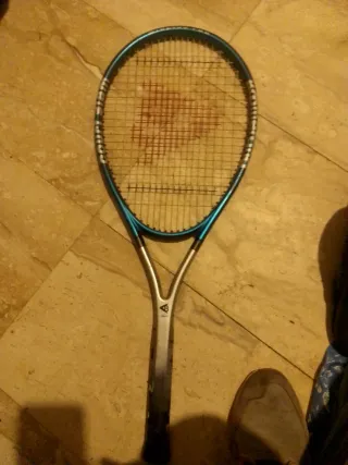 Raqueta de tenis boomerang