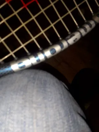 Raqueta de tenis boomerang