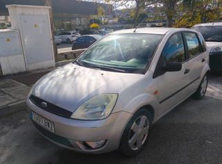 Ford fiest en casi lerfecto estado de todo