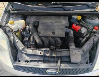 Ford fiest en casi lerfecto estado de todo