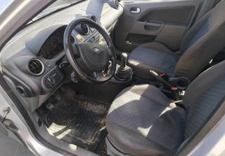 Ford fiest en casi lerfecto estado de todo