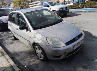 Ford fiest en casi lerfecto estado de todo