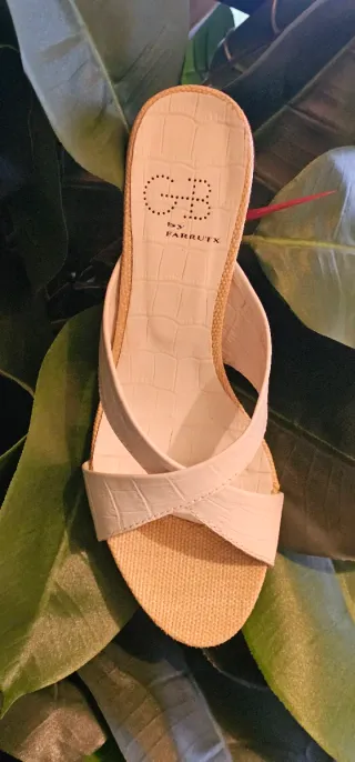 Maravillosas sandalias mules piel Farrutx