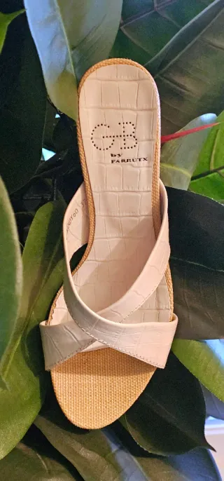 Maravillosas sandalias mules piel Farrutx