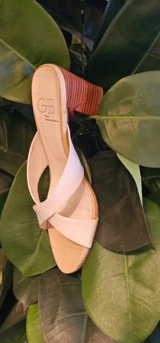 Maravillosas sandalias mules piel Farrutx