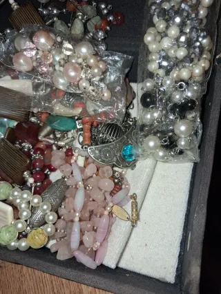 Lotto 100 pezzi bigiotteria per 100 euro